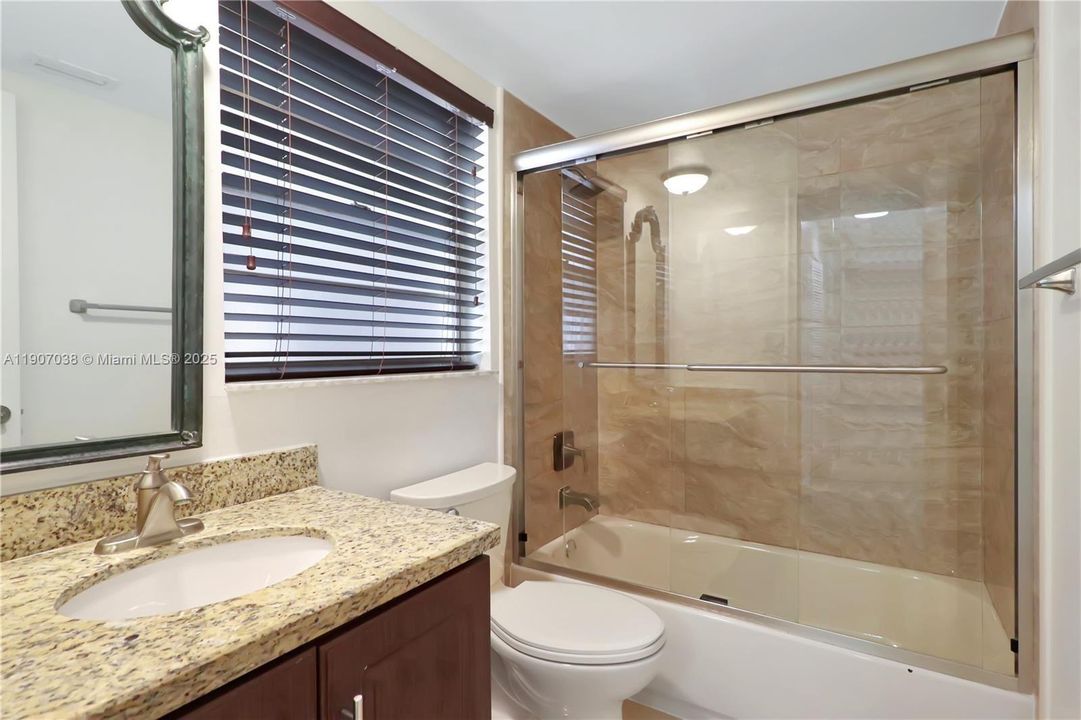 最近租的: $1,900 (1 贝兹, 1 浴室, 809 平方英尺)