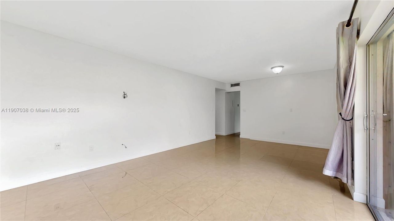 最近租的: $1,900 (1 贝兹, 1 浴室, 809 平方英尺)