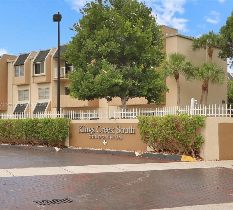 最近租的: $1,900 (1 贝兹, 1 浴室, 809 平方英尺)