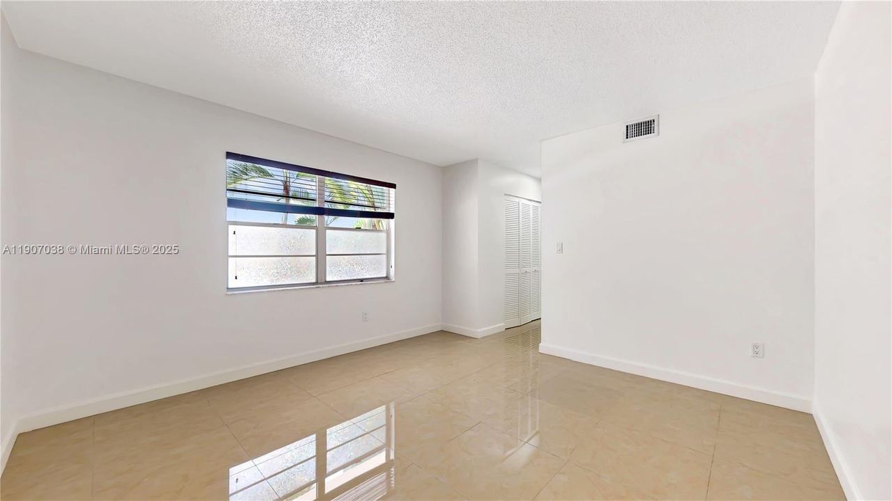 最近租的: $1,900 (1 贝兹, 1 浴室, 809 平方英尺)