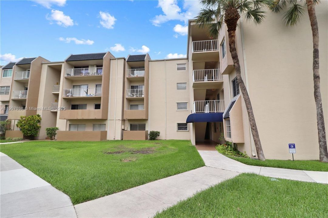 最近租的: $1,900 (1 贝兹, 1 浴室, 809 平方英尺)