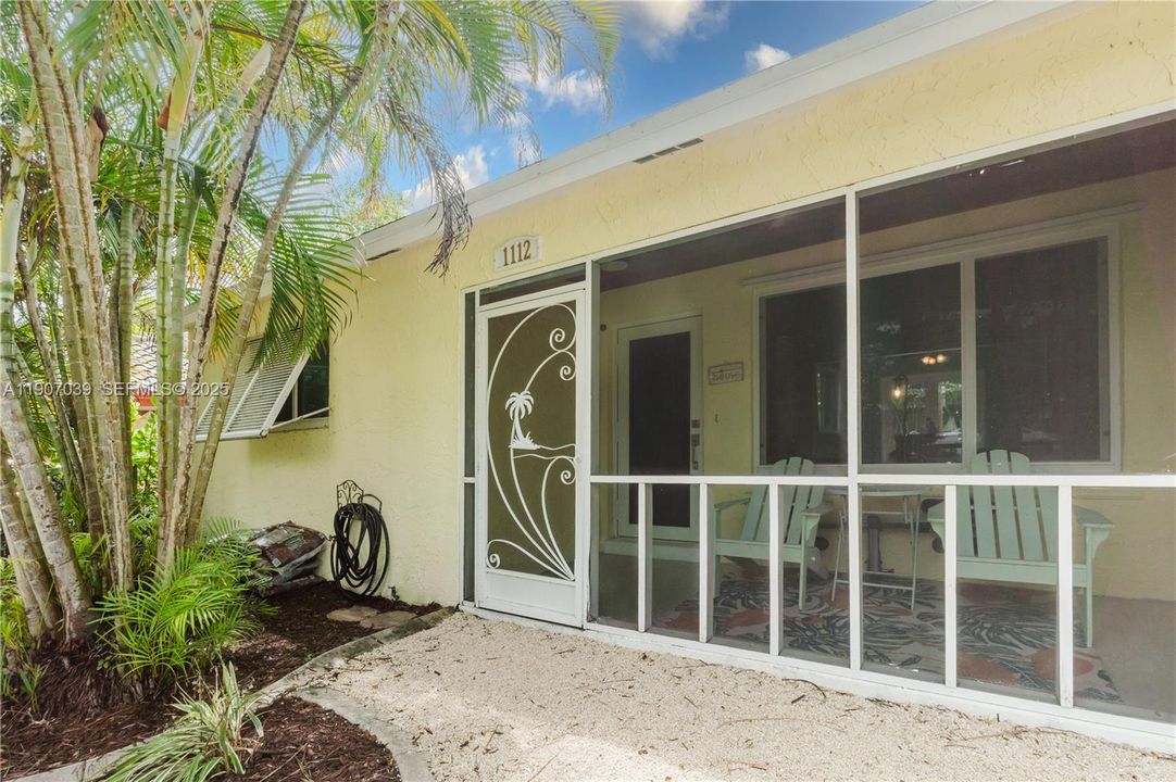 For Sale: $499,999 (2 beds, 1 baths, 1098 Square Feet)