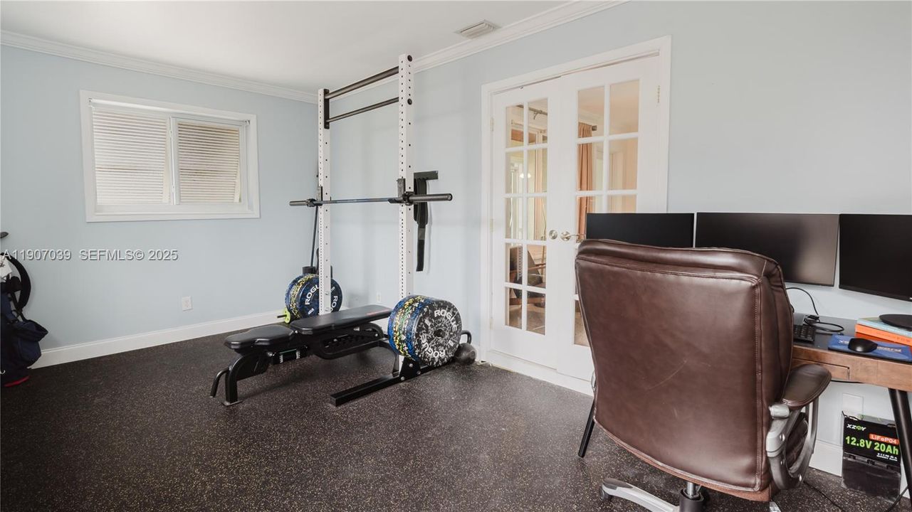 For Sale: $499,999 (2 beds, 1 baths, 1098 Square Feet)