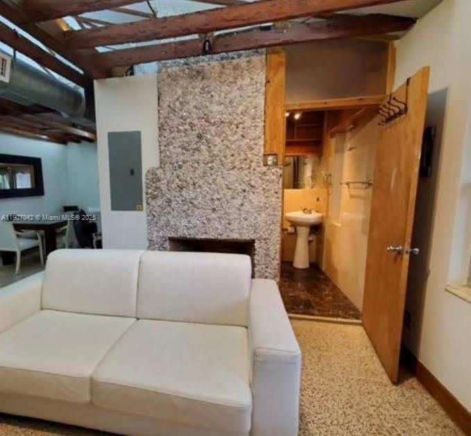 待售: $750,000 (0 贝兹, 0 浴室, 2057 平方英尺)