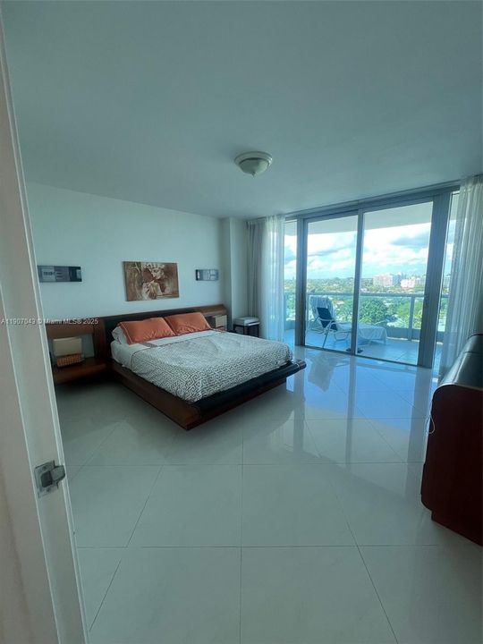 For Sale: $1,320,000 (2 beds, 2 baths, 1246 Square Feet)