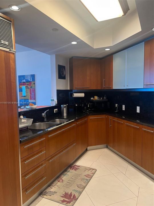 For Sale: $1,320,000 (2 beds, 2 baths, 1246 Square Feet)