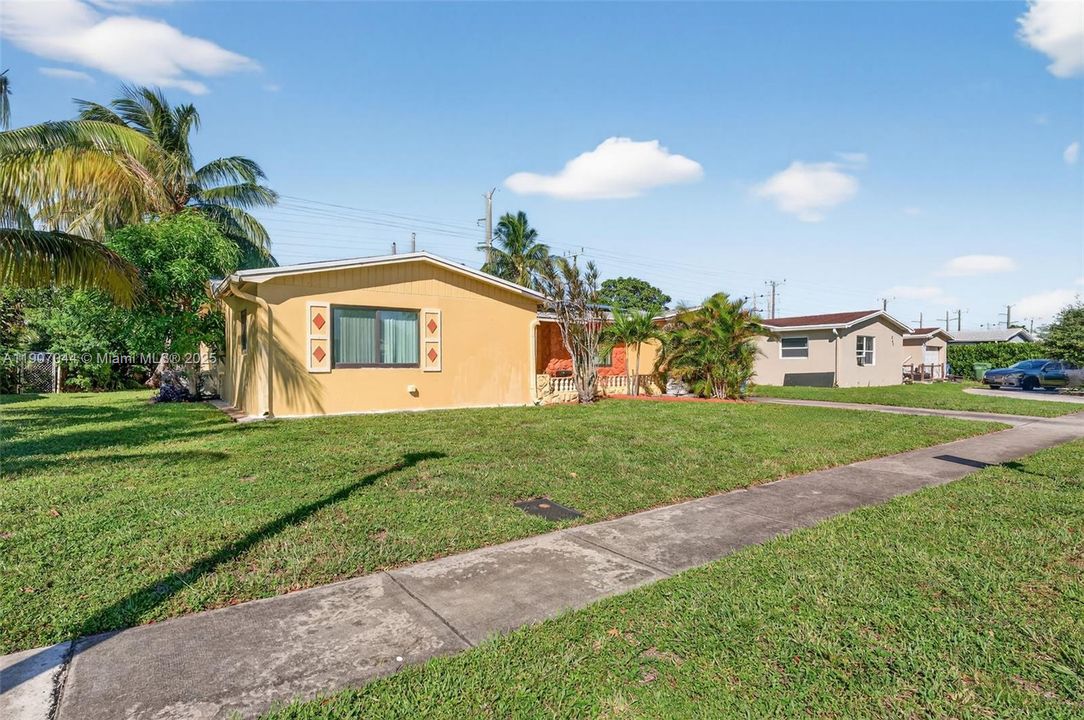 На продажу: $510,500 (3 спален, 2 ванн, 1834 Квадратных фут)