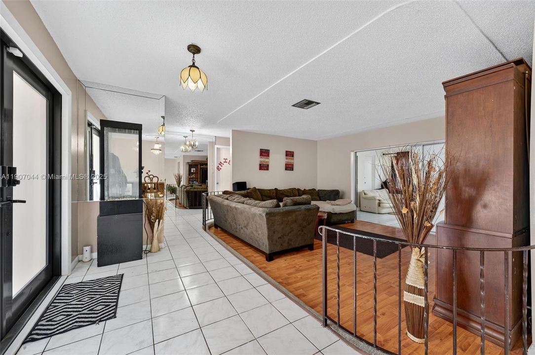 На продажу: $510,500 (3 спален, 2 ванн, 1834 Квадратных фут)