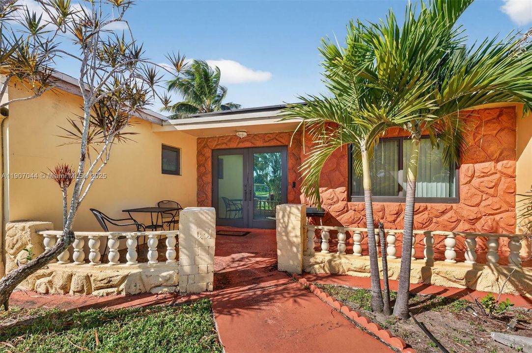 На продажу: $510,500 (3 спален, 2 ванн, 1834 Квадратных фут)