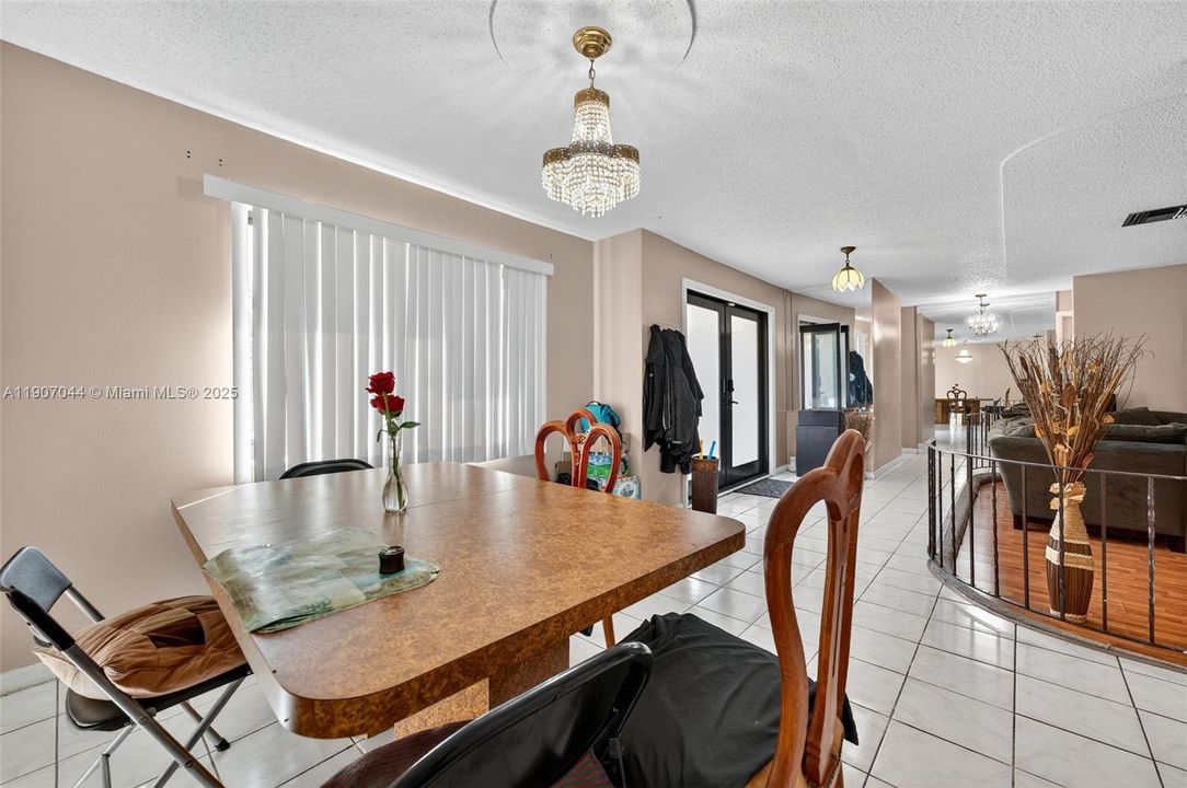 На продажу: $510,500 (3 спален, 2 ванн, 1834 Квадратных фут)