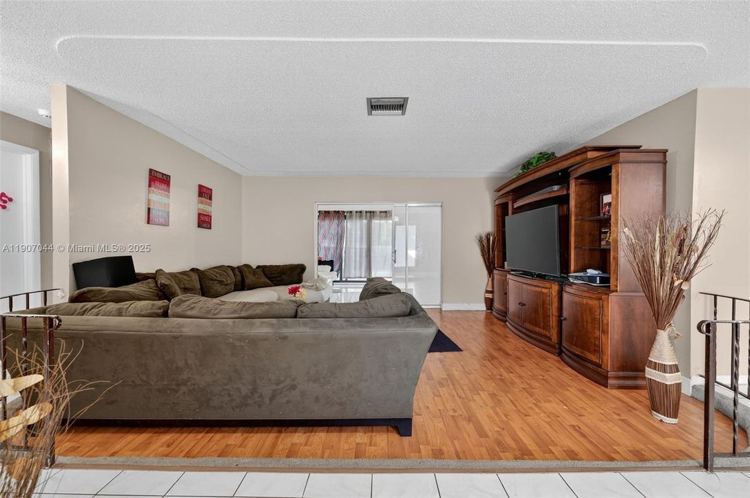 На продажу: $510,500 (3 спален, 2 ванн, 1834 Квадратных фут)