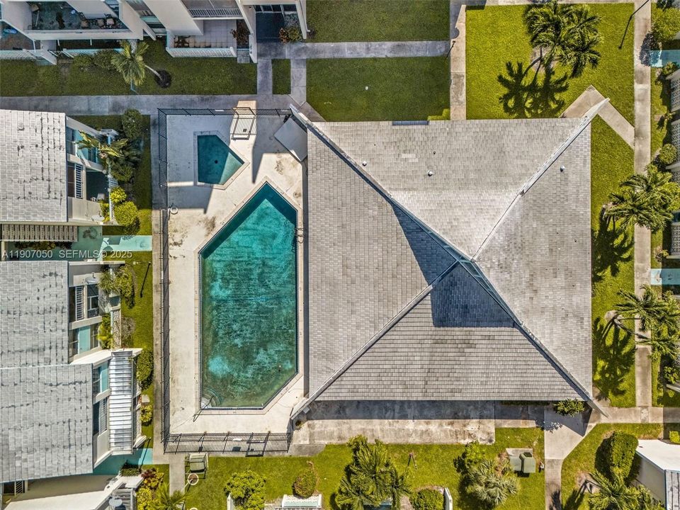 For Sale: $115,000 (1 beds, 1 baths, 800 Square Feet)