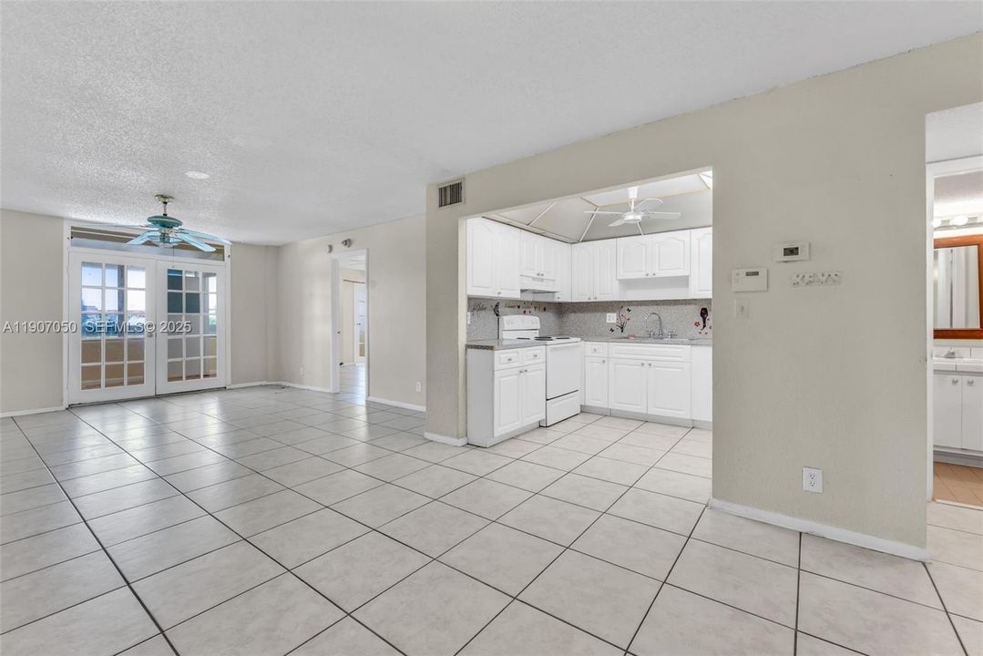 For Sale: $115,000 (1 beds, 1 baths, 800 Square Feet)