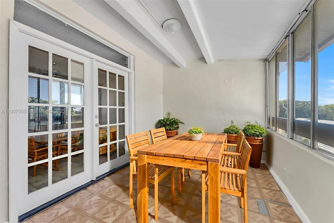 For Sale: $115,000 (1 beds, 1 baths, 800 Square Feet)