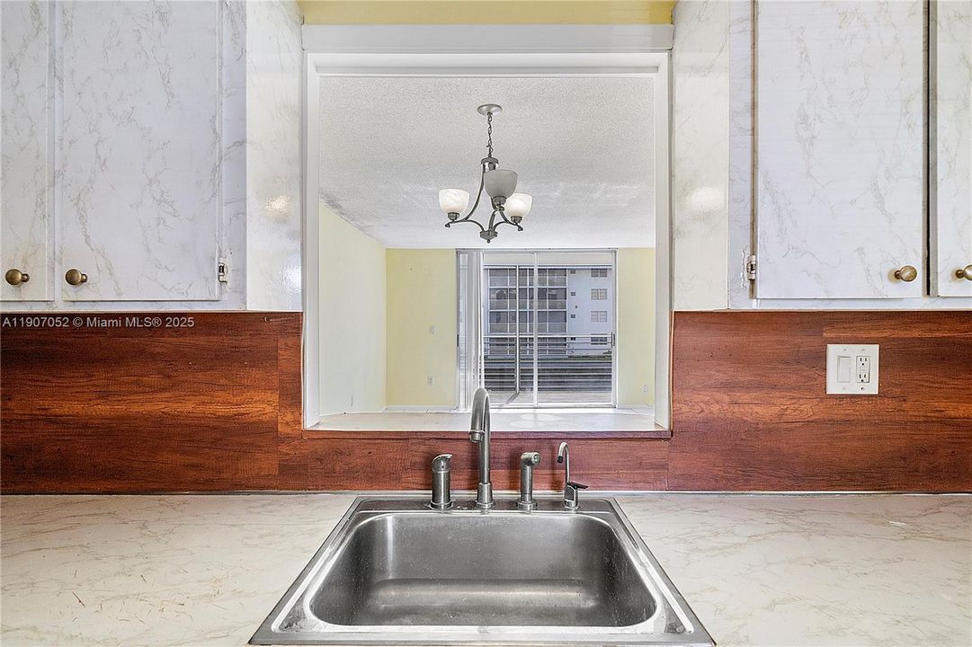 For Rent: $2,000 (2 beds, 2 baths, 1085 Square Feet)