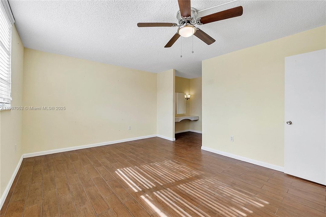 For Rent: $2,000 (2 beds, 2 baths, 1085 Square Feet)