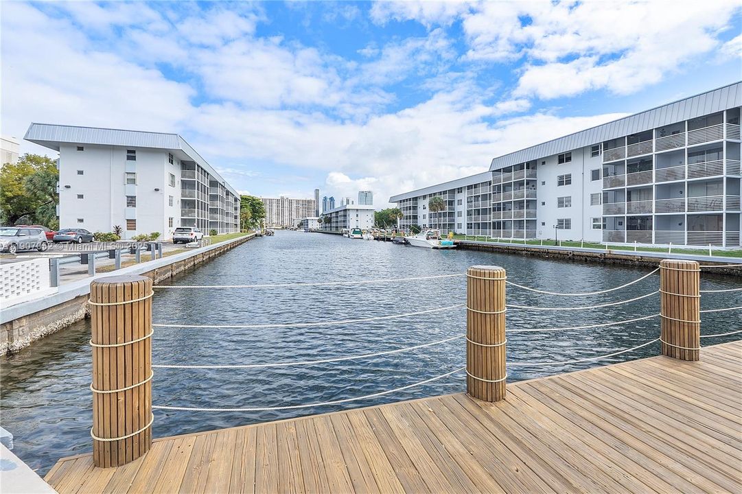 For Rent: $2,000 (2 beds, 2 baths, 1085 Square Feet)