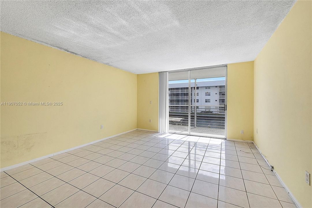 For Rent: $2,000 (2 beds, 2 baths, 1085 Square Feet)
