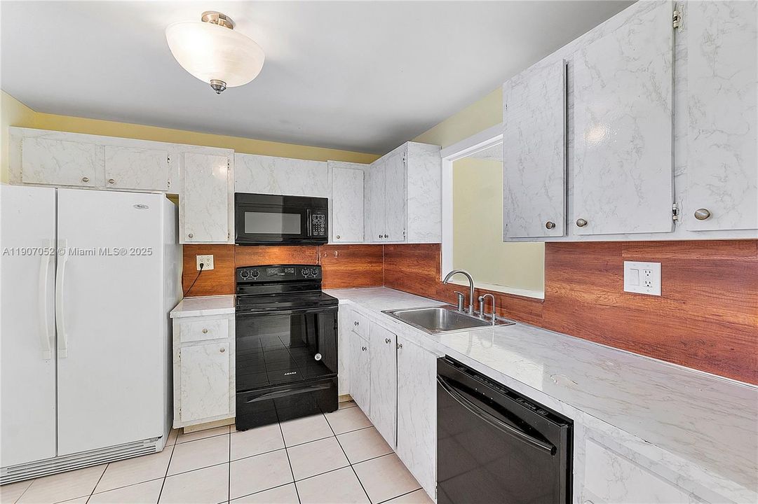 For Rent: $2,000 (2 beds, 2 baths, 1085 Square Feet)