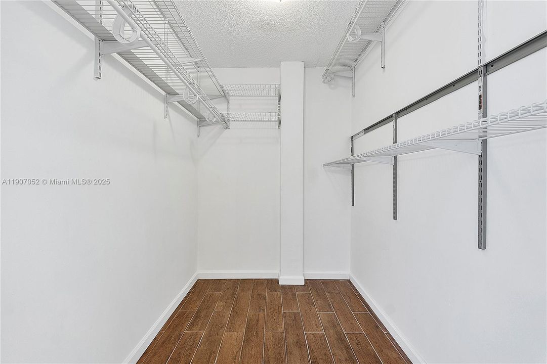 For Rent: $2,000 (2 beds, 2 baths, 1085 Square Feet)