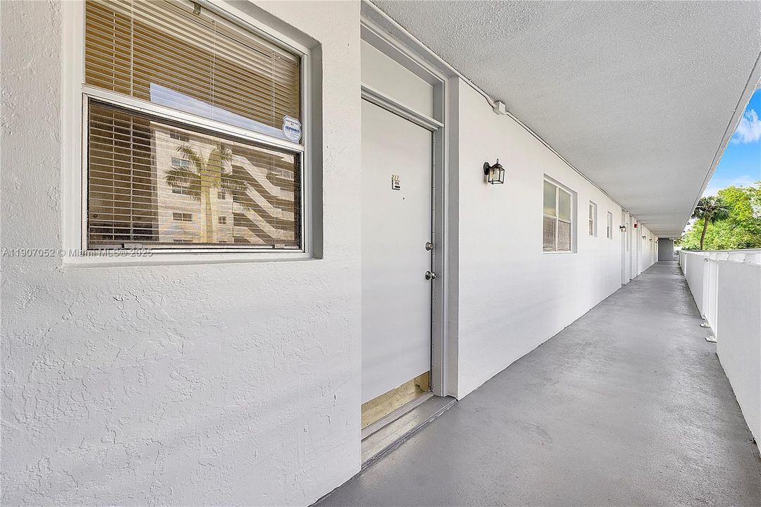 For Rent: $2,000 (2 beds, 2 baths, 1085 Square Feet)