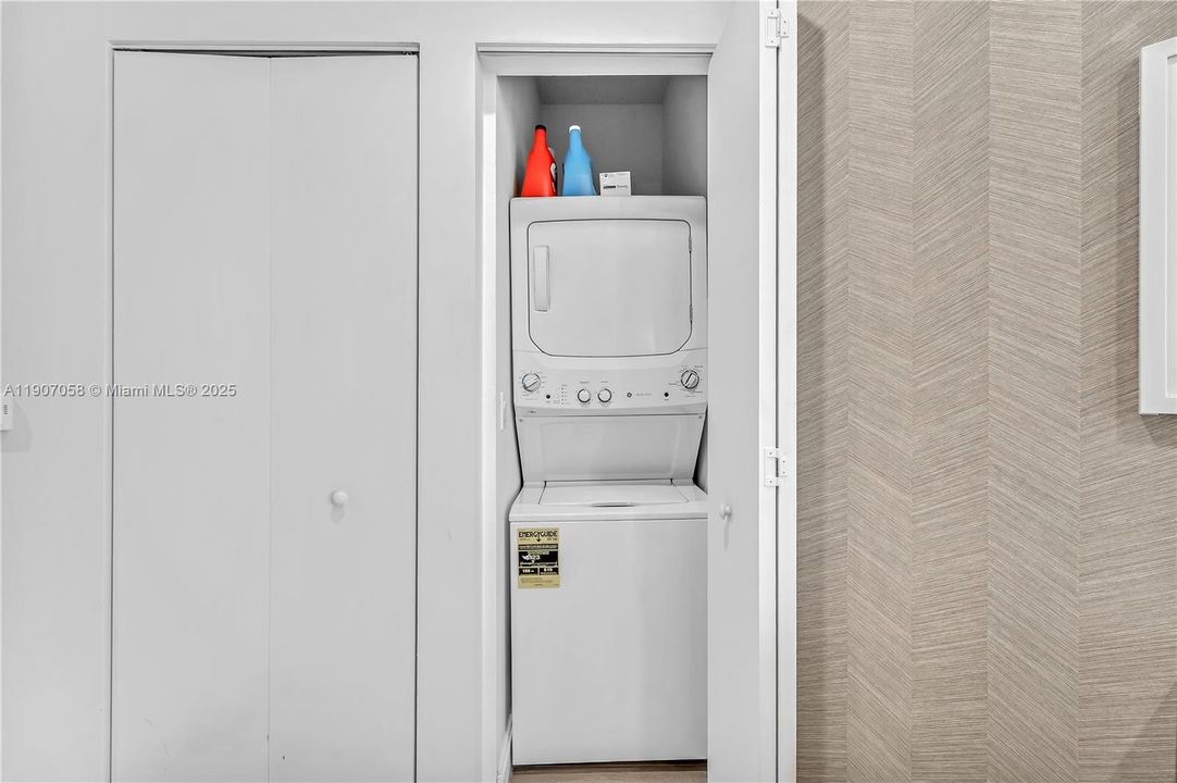 Recently Rented: $8,800 (3 beds, 3 baths, 1515 Square Feet)