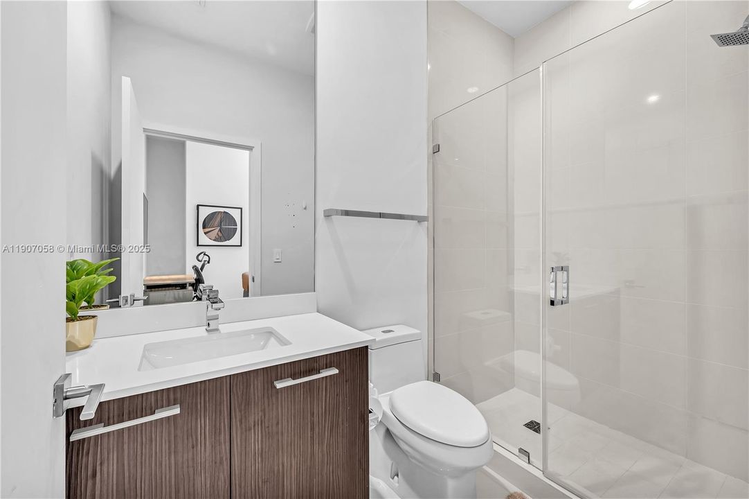 Recently Rented: $8,800 (3 beds, 3 baths, 1515 Square Feet)