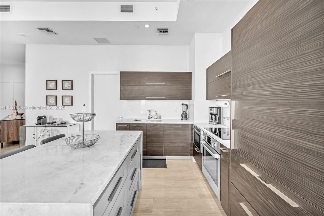 Recently Rented: $8,800 (3 beds, 3 baths, 1515 Square Feet)