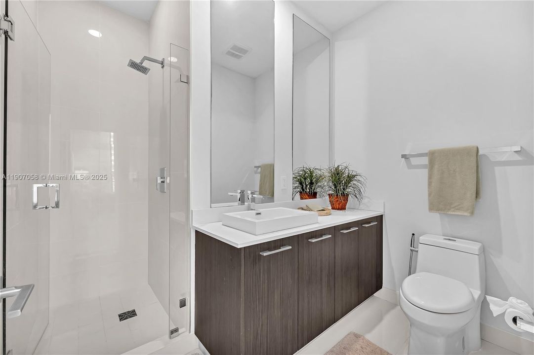 Recently Rented: $8,800 (3 beds, 3 baths, 1515 Square Feet)