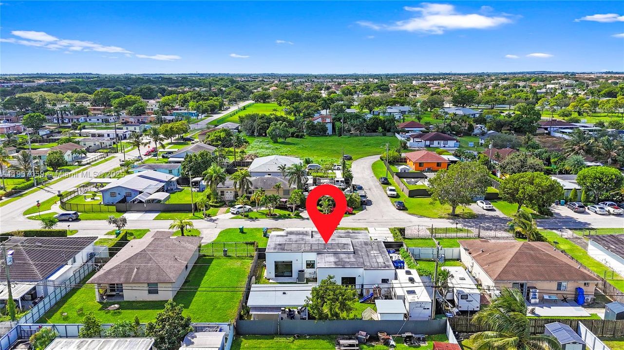 En Renta: $3,500 (4 camas, 3 baños, 2009 Pies cuadrados)