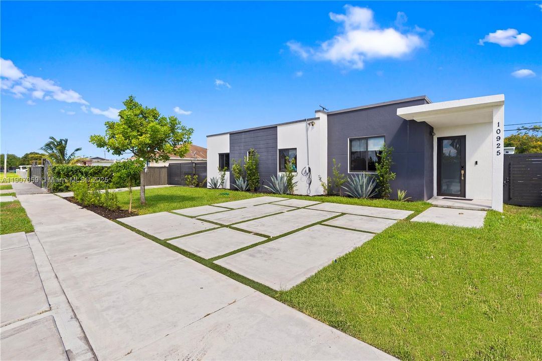 En Renta: $3,500 (4 camas, 3 baños, 2009 Pies cuadrados)