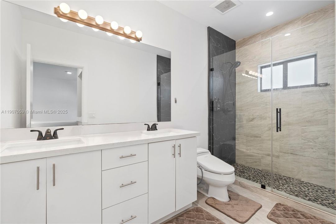 En Renta: $3,500 (4 camas, 3 baños, 2009 Pies cuadrados)