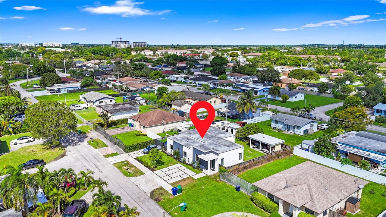 En Renta: $3,500 (4 camas, 3 baños, 2009 Pies cuadrados)