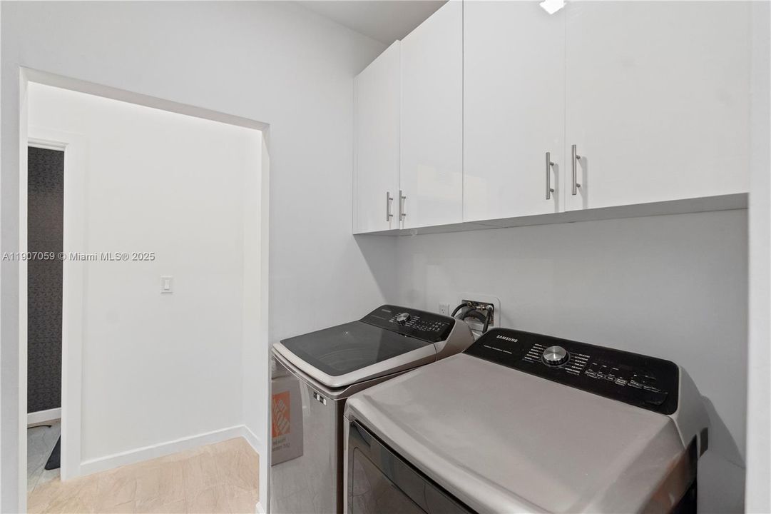 En Renta: $3,500 (4 camas, 3 baños, 2009 Pies cuadrados)