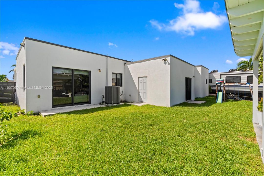 En Renta: $3,500 (4 camas, 3 baños, 2009 Pies cuadrados)