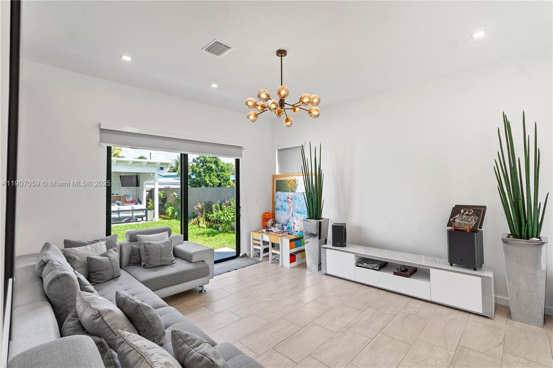 En Renta: $3,500 (4 camas, 3 baños, 2009 Pies cuadrados)