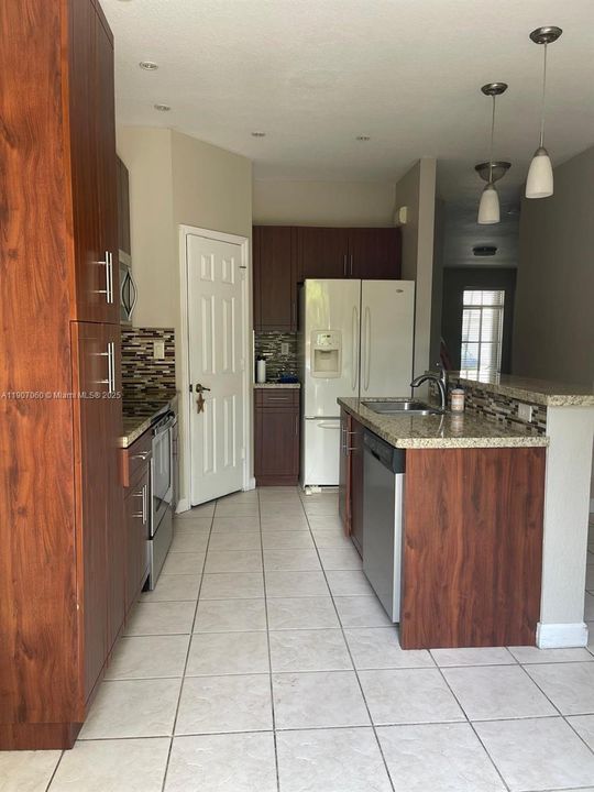 For Rent: $3,800 (4 beds, 3 baths, 1788 Square Feet)