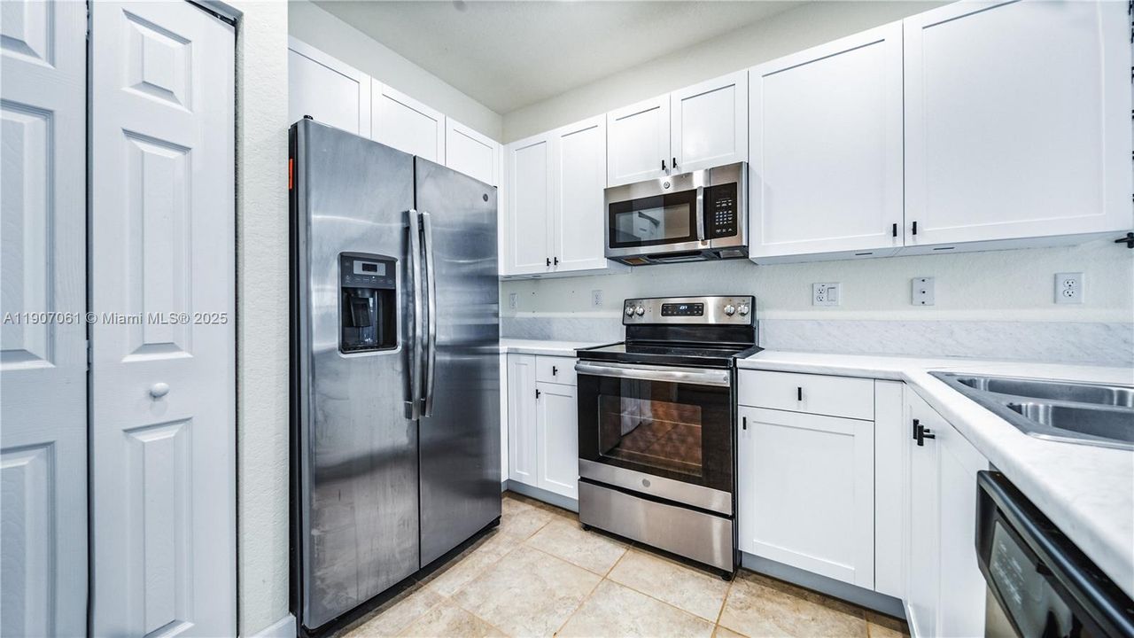 For Rent: $3,300 (3 beds, 2 baths, 1642 Square Feet)