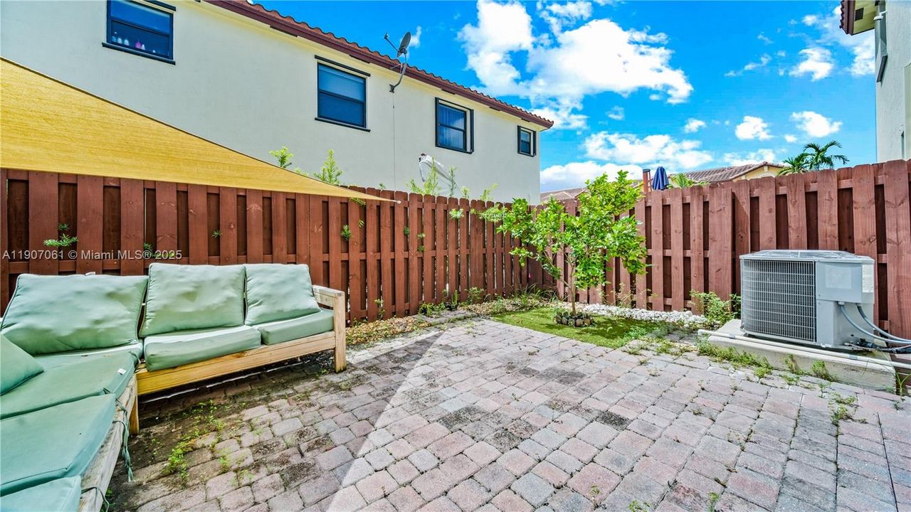 For Rent: $3,300 (3 beds, 2 baths, 1642 Square Feet)