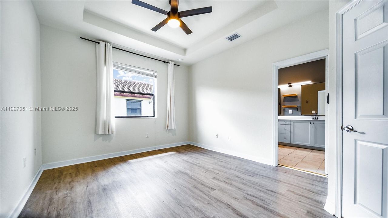 For Rent: $3,300 (3 beds, 2 baths, 1642 Square Feet)