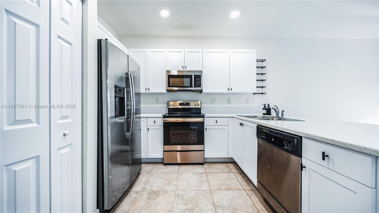 For Rent: $3,300 (3 beds, 2 baths, 1642 Square Feet)