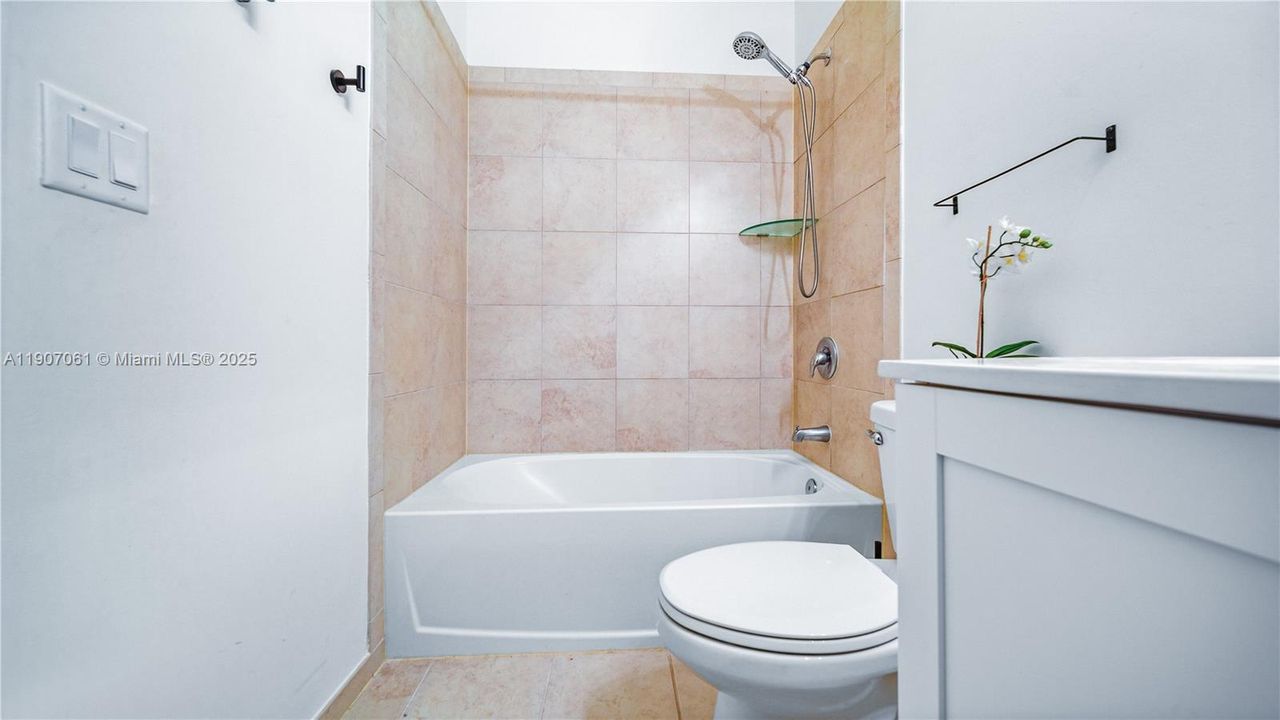 For Rent: $3,300 (3 beds, 2 baths, 1642 Square Feet)