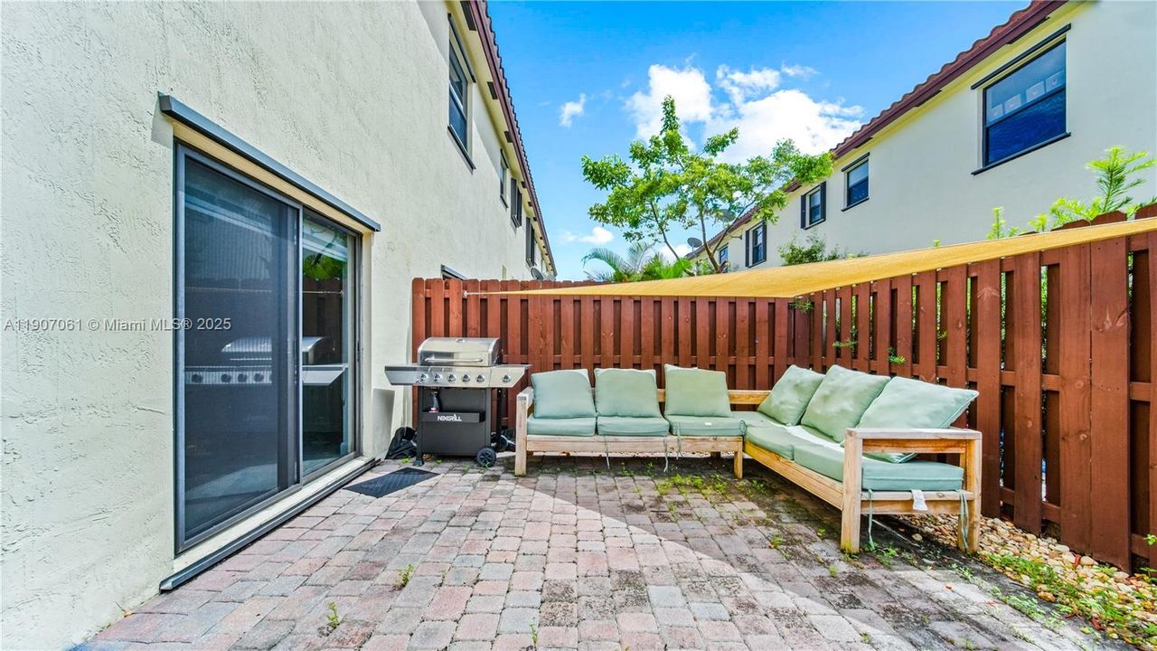 For Rent: $3,300 (3 beds, 2 baths, 1642 Square Feet)