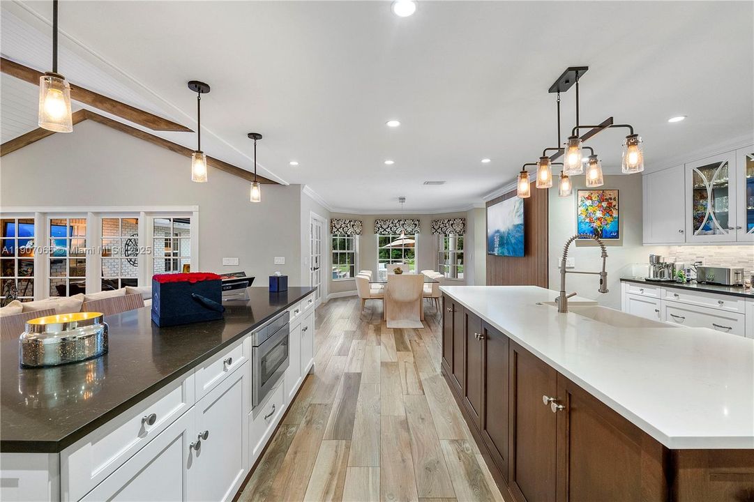 На продажу: $2,390,000 (4 спален, 3 ванн, 4387 Квадратных фут)