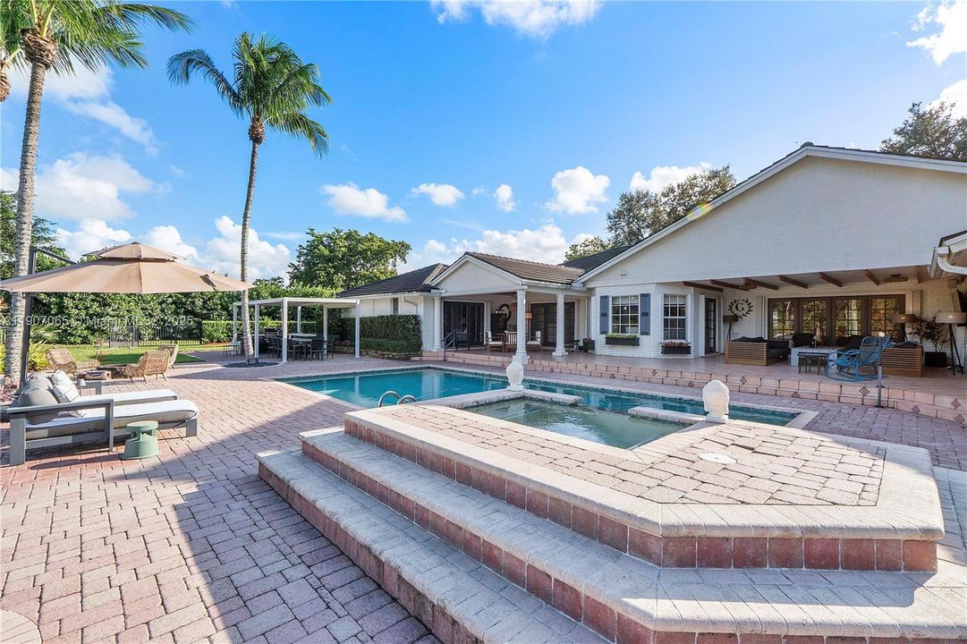 На продажу: $2,390,000 (4 спален, 3 ванн, 4387 Квадратных фут)