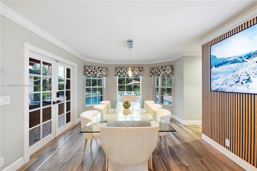 На продажу: $2,390,000 (4 спален, 3 ванн, 4387 Квадратных фут)