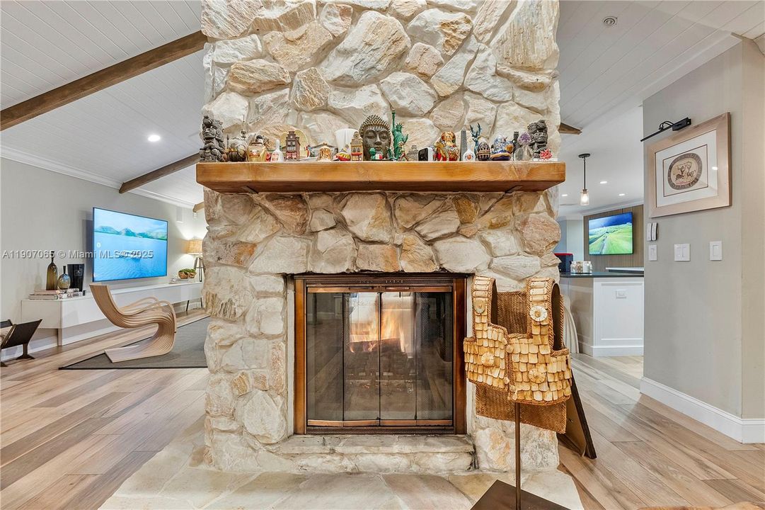 На продажу: $2,390,000 (4 спален, 3 ванн, 4387 Квадратных фут)