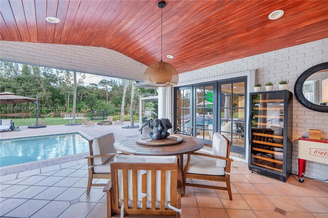 На продажу: $2,390,000 (4 спален, 3 ванн, 4387 Квадратных фут)