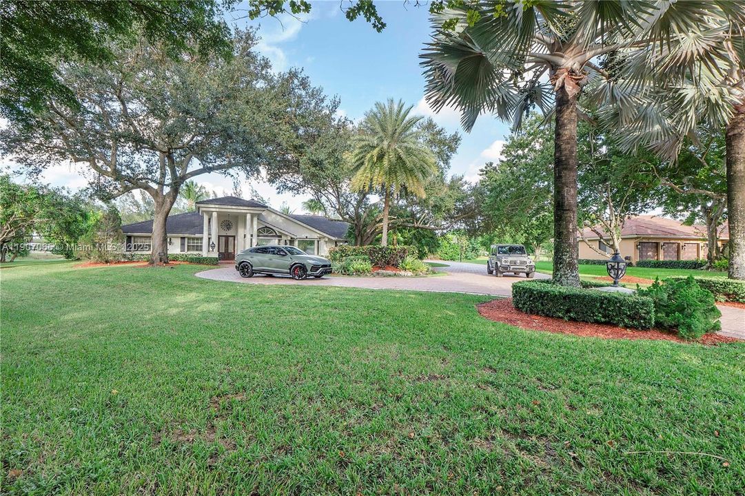 На продажу: $2,390,000 (4 спален, 3 ванн, 4387 Квадратных фут)