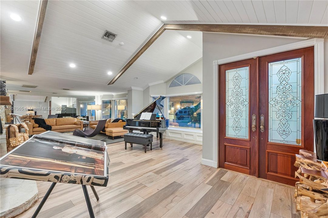 На продажу: $2,390,000 (4 спален, 3 ванн, 4387 Квадратных фут)